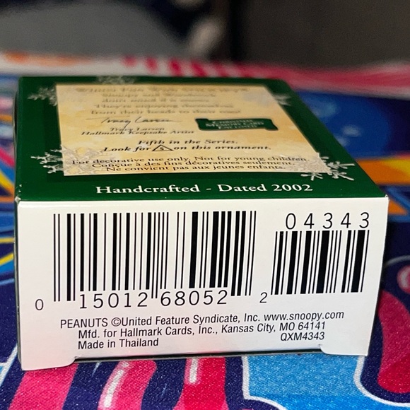 Hallmark Keepsake Miniature Christmas Ornament Peanuts Winter Fun Snoopy 2002 - Picture 3 of 8